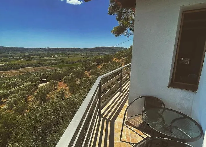 Great Escape Olympia Апартаменты